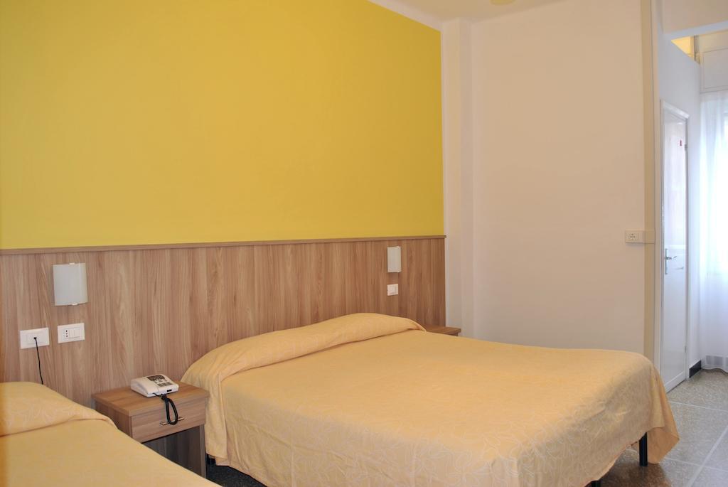 Hotel Bristol Laigueglia Habitación foto